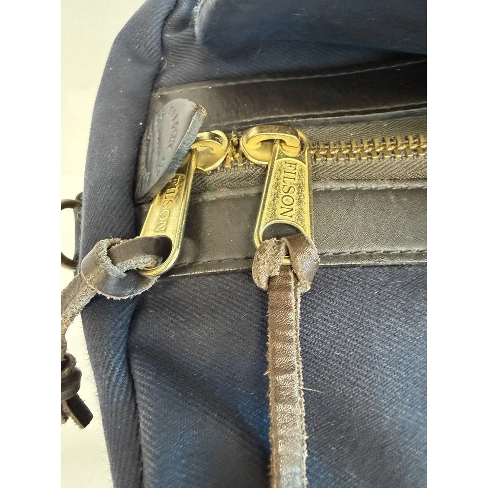 Filson Rugged Twill Duffle Bag| Medium (43L) Navy Blue Canvas and Leather USA